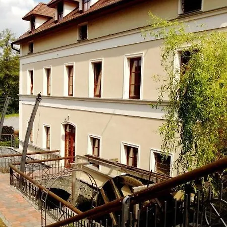 Mlyn Mitrovice 招待所 Příbram